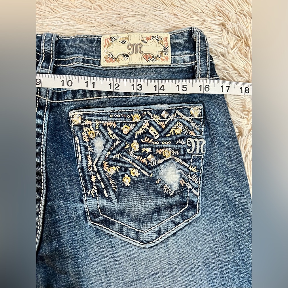 Miss Me Distressed ZigZag Waves Capris - Picture 2 of 14